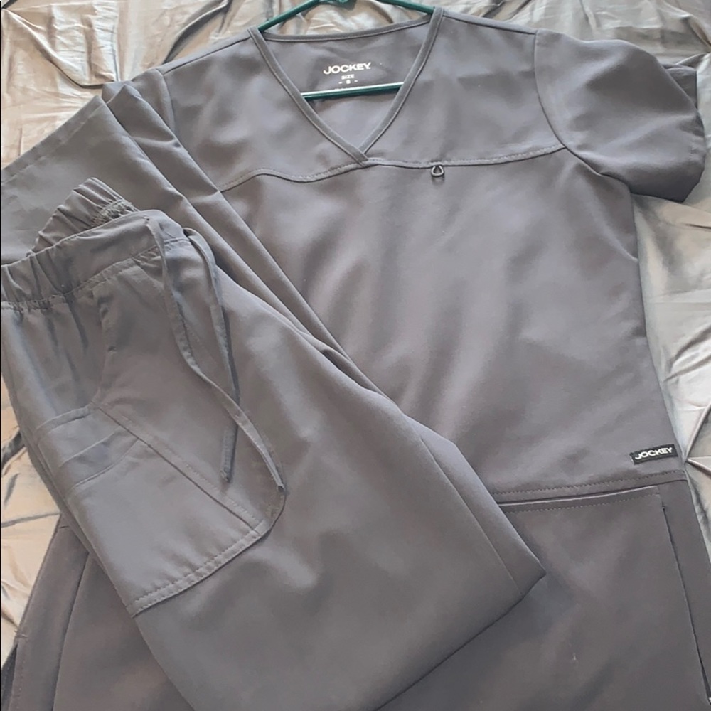 Gray jockey scrub set